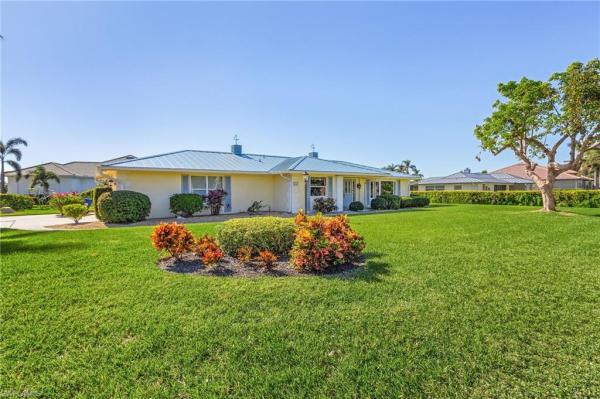 Town & River, 1090 Waterway Dr, Fort Myers, Florida 33919, image 1