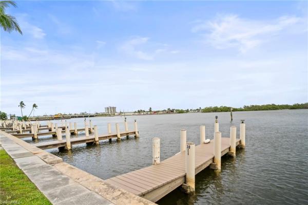 894 Buttonwood Dr #215, Fort Myers, Florida 33931, image 1