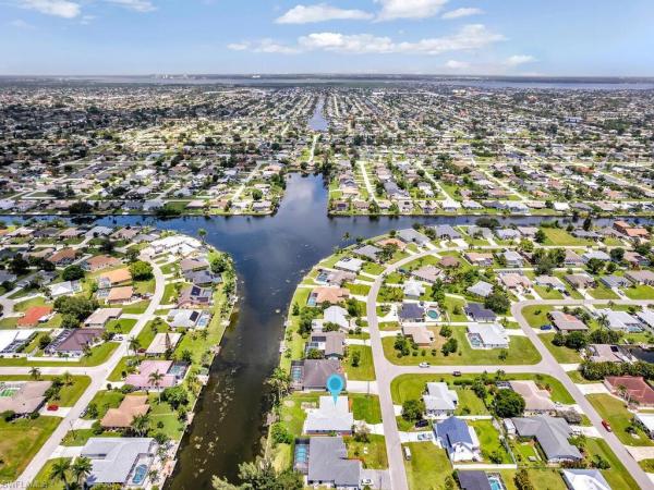 Cape Coral Residential, 427 21st St, Cape Coral, Florida 33990, image 2