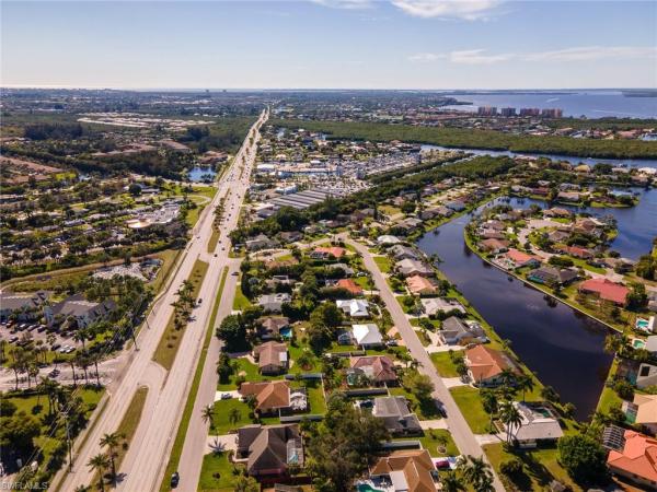 Town & River, 13810 Mcgregor Blvd, Fort Myers, Florida 33919, image 1