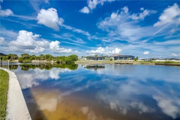 Cape Coral, 1042 32nd Pl, Cape Coral, Florida 33993, image 2
