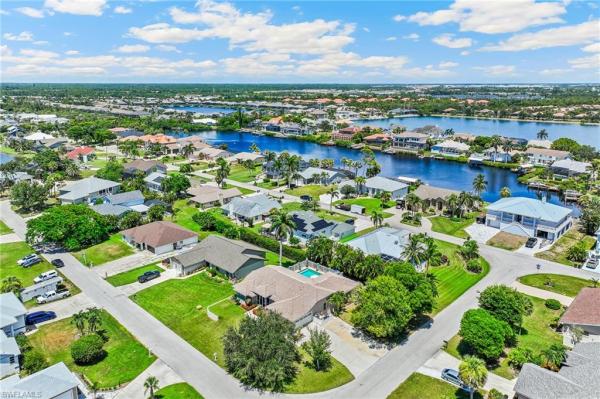 Island Park Woodlands, 17593 Moorfield Dr, Fort Myers, Florida 33908, image 1