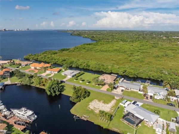 Yacht Club Colony, 2157 Club House Rd, North Fort Myers, Florida 33917, image 1