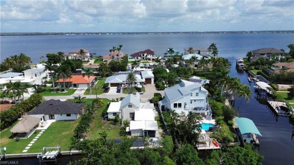 Iona Shores, 12743 Brewster Dr, Fort Myers, Florida 33908, image 1