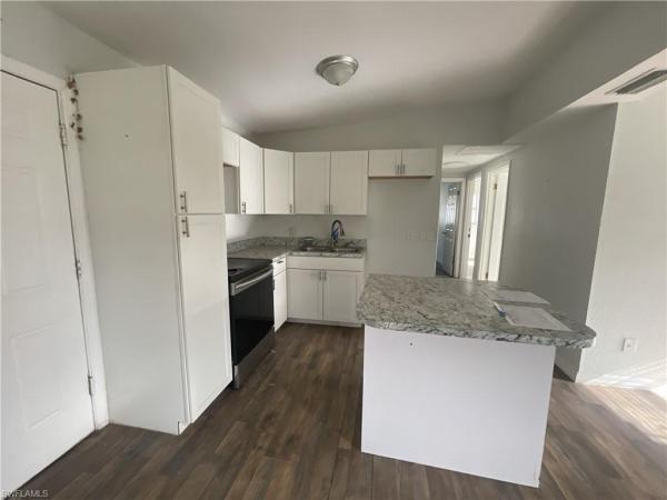 3138 2nd St, Fort Myers, Florida 33916, image 2