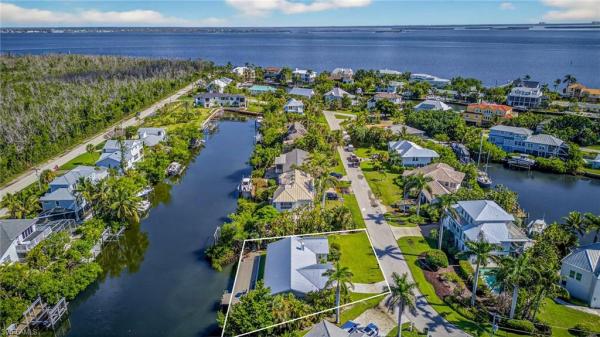 Sanibel Isles, 1739 Jewel Box Dr, Sanibel, Florida 33957, image 1