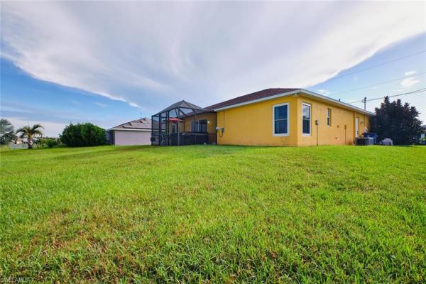 Mirror Lakes, 820 Unger Ave, Fort Myers, Florida 33913, image 2