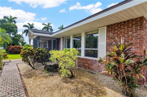 Harbor Club, 1334 Longwood Dr, Fort Myers, Florida 33919, image 1