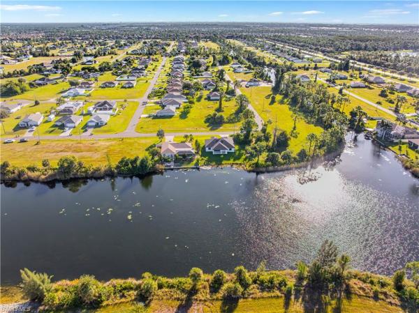 Cape Coral, 3340 NE 19th Ave, Cape Coral, Florida 33909, image 2