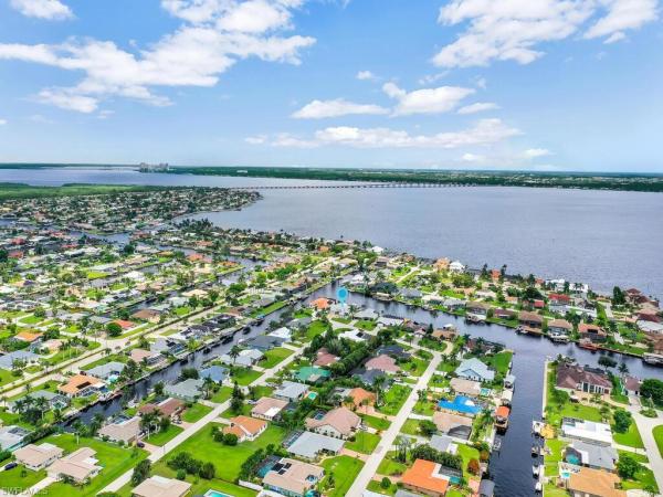 Cape Coral Residential, 3105 SE 20th Pl, Cape Coral, Florida 33904, image 2