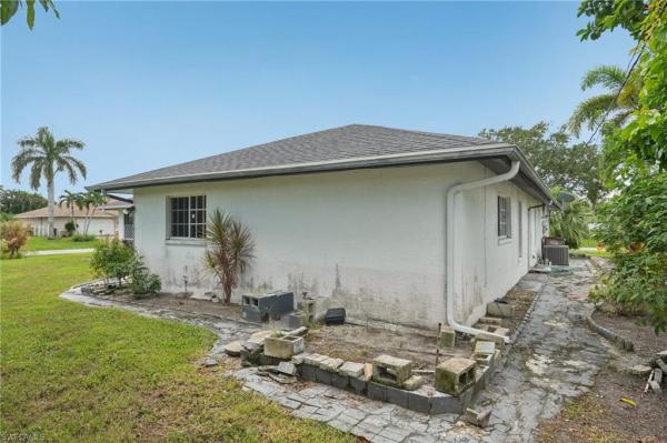 Cape Coral Residential, 2015 SE 8th St, Cape Coral, Florida 33990, image 2