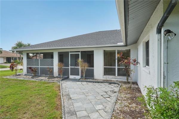 Cape Coral Residential, 2015 SE 8th St, Cape Coral, Florida 33990, image 1