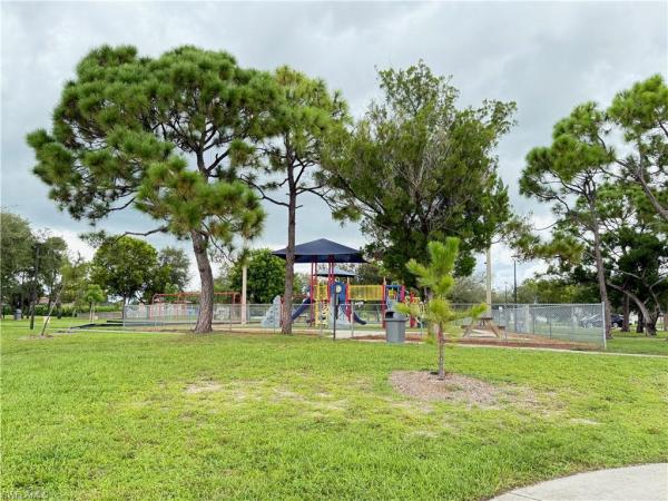 Cape Coral Residential, 318 4th Ter, Cape Coral, Florida 33990, image 2