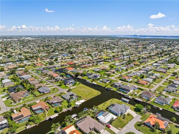 Cape Coral, 2114 SE 11th Pl, Cape Coral, Florida 33990, image 1