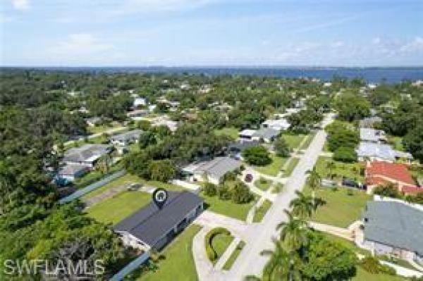 La Chelle Manor, 1380 Sunbury Dr, Fort Myers, Florida 33901, image 1