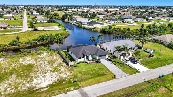 Cape Coral Residential, 327 NW 24th Ave, Cape Coral, Florida 33993, image 3