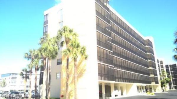 Hibiscus Pointe At Bay Beach, 4481 Bay Beach Ln #214, Fort Myers Beach, Florida 33931, image 2