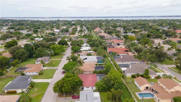 Tanglewood, 1563 Covington Cir E, Fort Myers, Florida 33919, image 2