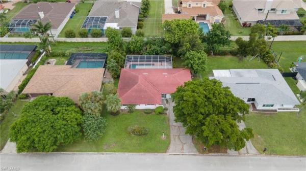 Tanglewood, 1563 Covington Cir E, Fort Myers, Florida 33919, image 1