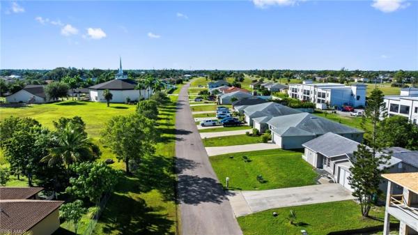 Cape Coral, 906 SW 7th Ct, Cape Coral, Florida 33991, image 2