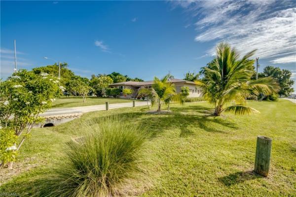 Cape Coral Residential, 2717 SE 17th Pl, Cape Coral, Florida 33904, image 2