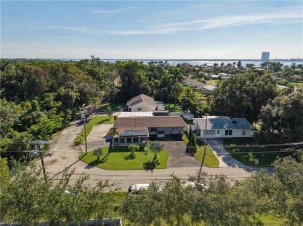 Holeusa Estates, 1320 Lavin Ln, North Fort Myers, Florida 33917, image 1