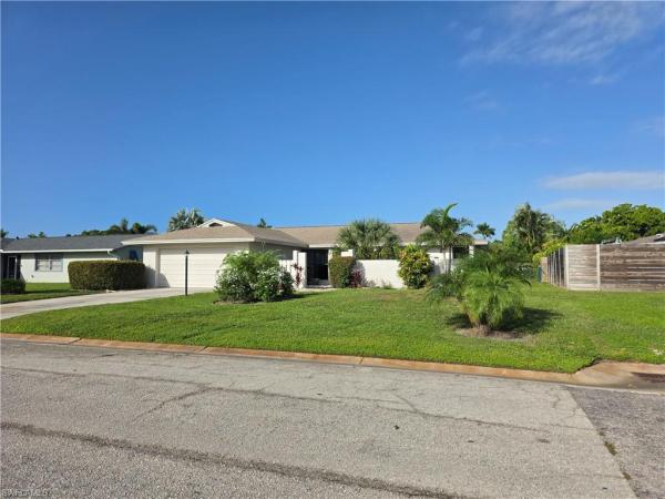 Whiskey Creek Club Estates, 5308 Shalley Cir E, Fort Myers, Florida 33919, image 1