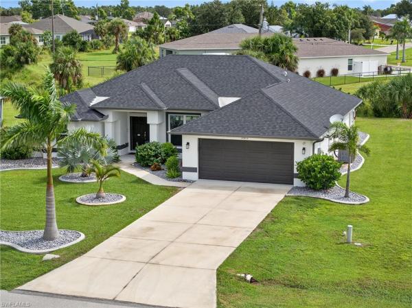 25212 Alcazar Dr, Punta Gorda, Florida 33955, image 2