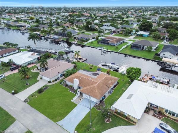 Cape Coral, 3746 SE 1st Pl, Cape Coral, Florida 33904, image 2