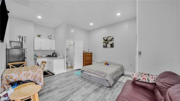 Cape Coral, 2025 NE 5th Ave, Cape Coral, Florida 33909, image 1