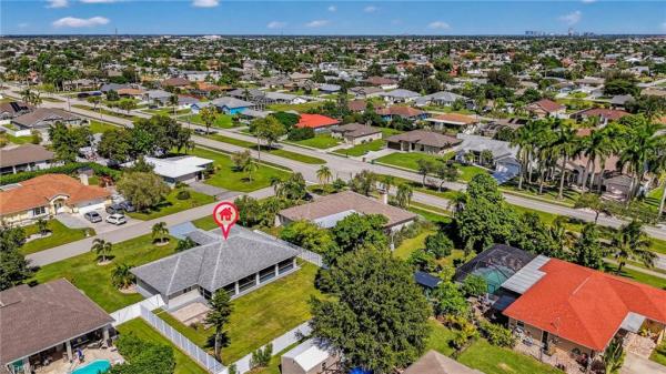 Cape Coral, 624 SE 19th Ln, Cape Coral, Florida 33990, image 2