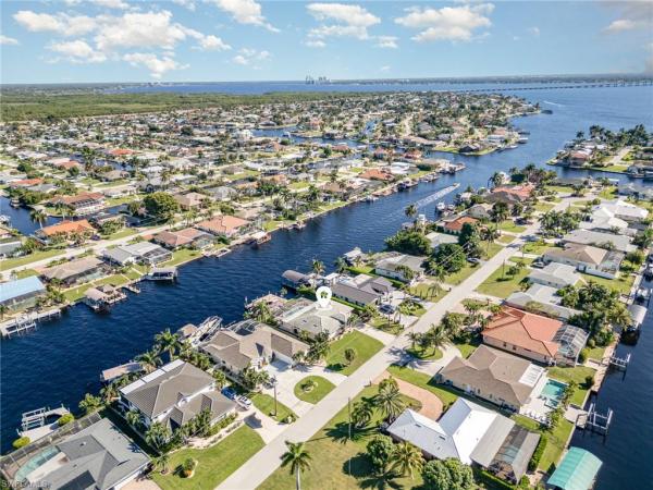 Cape Coral Residential, 2019 28th Ter, Cape Coral, Florida 33904, image 2