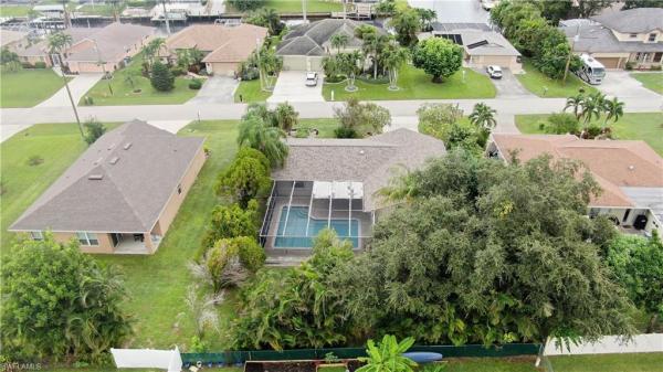 Cape Coral Residential, 2006 SE 12th St, Cape Coral, Florida 33990, image 2
