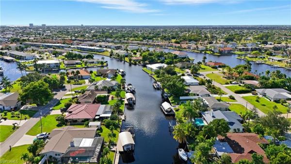 Cape Coral Residential, 726 SE 43rd Ter, Cape Coral, Florida 33904, image 2