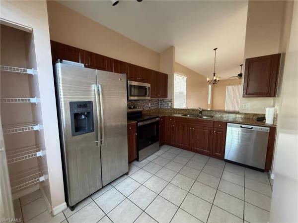 3616 Pine Oak Cir #101, Fort Myers, Florida 33916, image 1