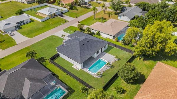 Cape Coral Residential, 805 SW 10th Pl, Cape Coral, Florida 33991, image 2