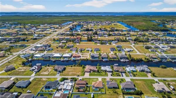 Cape Coral Residential, 1633 37th Pl, Cape Coral, Florida 33993, image 2