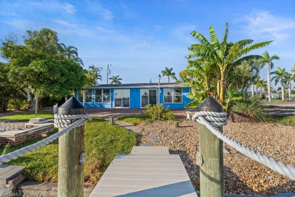 Island Harbors, 2504 Bayshore Dr, Matlacha, Florida 33993, image 1