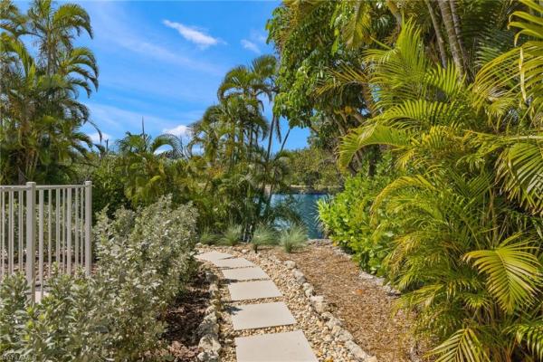 Beachview Country Club Estates, 1293 Par View Dr, Sanibel, Florida 33957, image 2