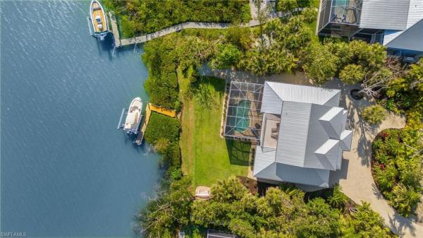 Betts, 2391 Shop Rd, Sanibel, Florida 33957, image 2