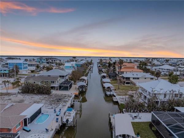 Santini Cross, 140 Curlew St, Fort Myers Beach, Florida 33931, image 1