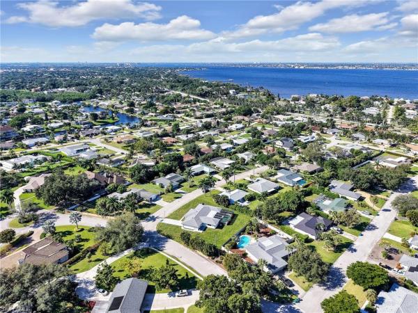 Tanglewood, 1365 Kingswood Ct, Fort Myers, Florida 33919, image 2