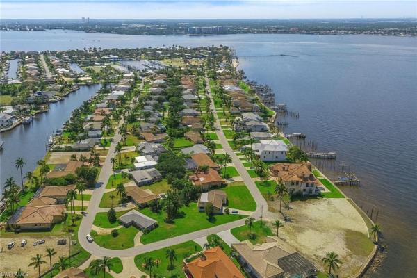 Cape Coral Residential, 912 Dolphin Dr, Cape Coral, Florida 33904, image 3