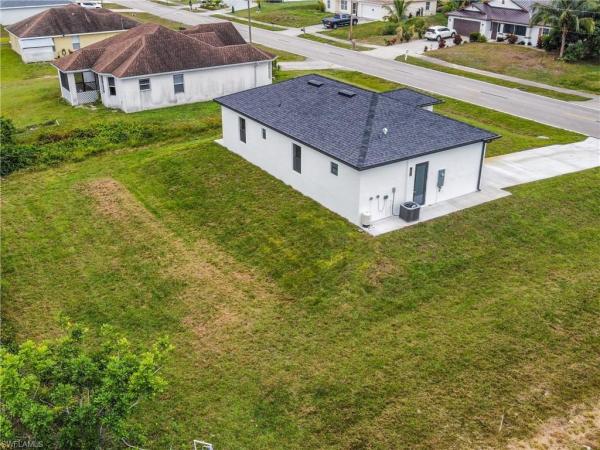 Lehigh Acres Residential, 916 N Sara Ave, Lehigh Acres, Florida 33971, image 1