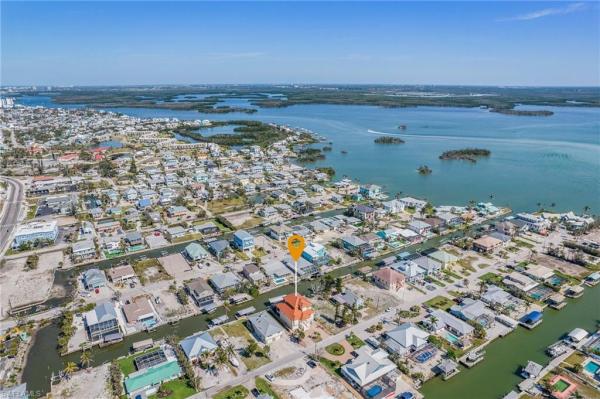 161 Egret St, Fort Myers Beach, Florida 33931, image 1