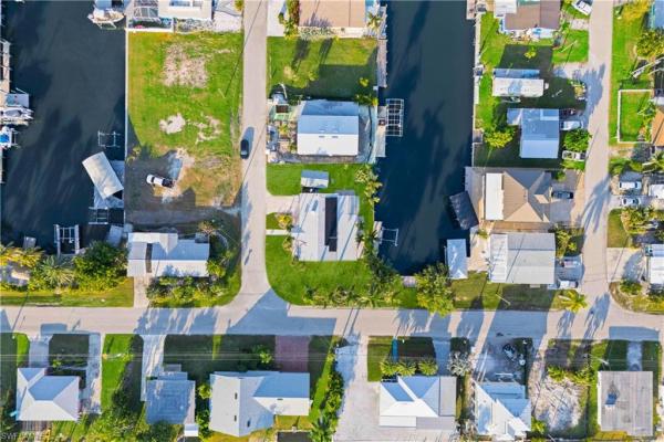 Island Harbors, 2631 Bayshore Dr, Matlacha, Florida 33993, image 2