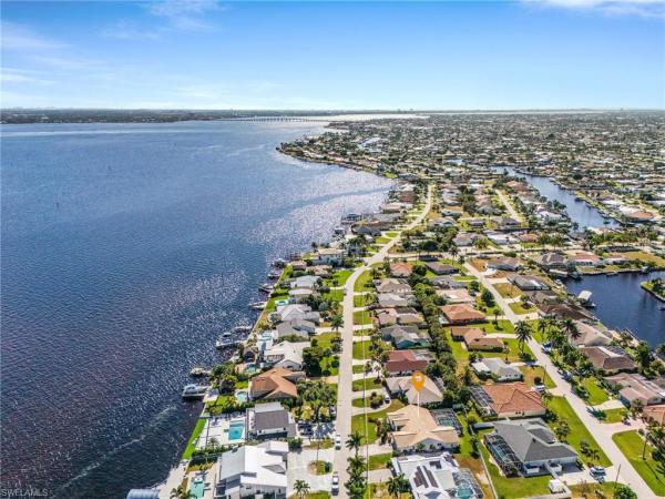 Cape Coral, 2822 22nd Pl, Cape Coral, Florida 33904, image 2