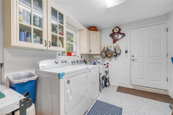 Sanibel Estates, 1076 Captains Walk St, Sanibel, Florida 33957, image 2