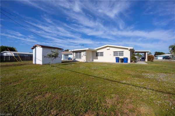 Berts Bayshore Manor, 275 Lakeview Dr, North Fort Myers, Florida 33917, image 3