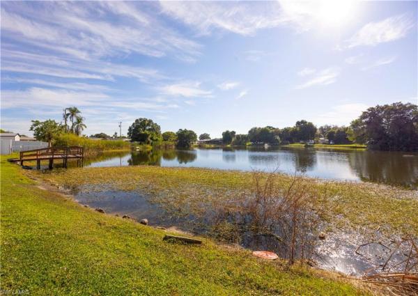 Berts Bayshore Manor, 275 Lakeview Dr, North Fort Myers, Florida 33917, image 2